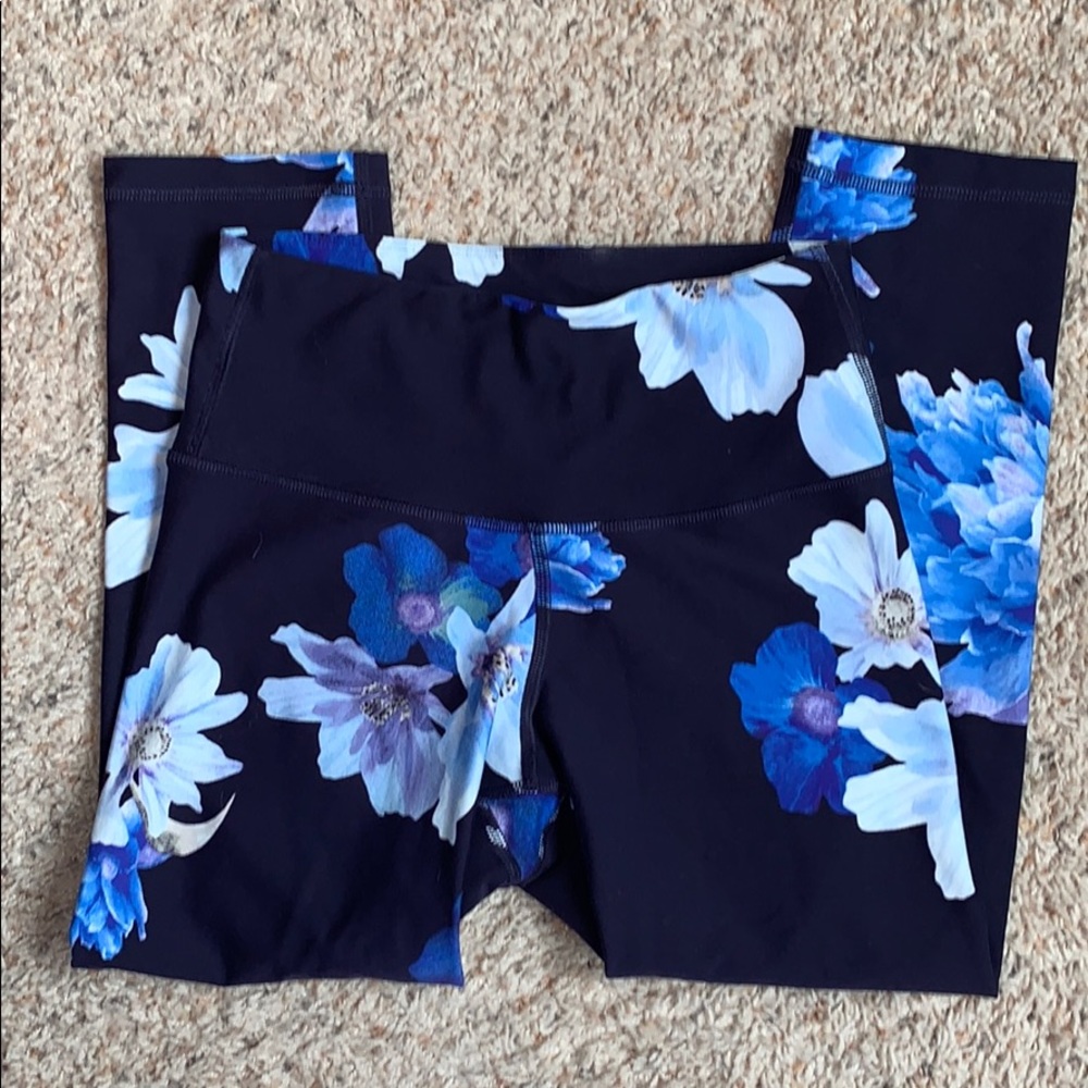 ❌sold❌Floral crop leggings